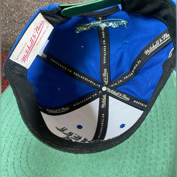 Brand new Mitchell & Ness cap - Picture 3 of 3